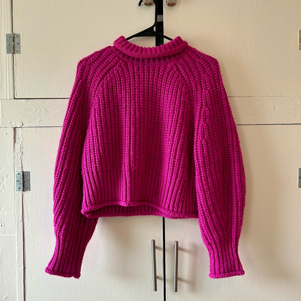 H&M small fuchsia cropped chunky knit turtleneck sweater